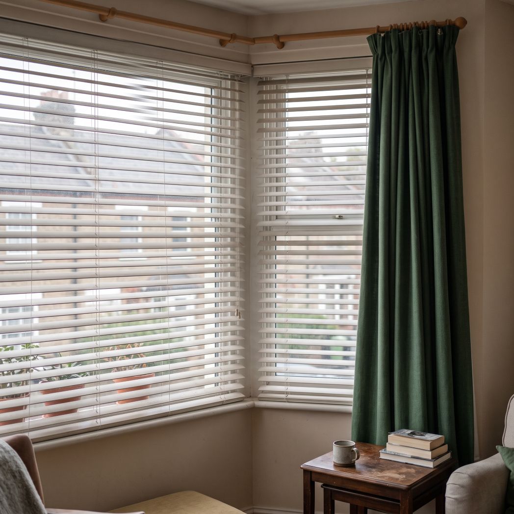 Window blinds and curtains cleaning